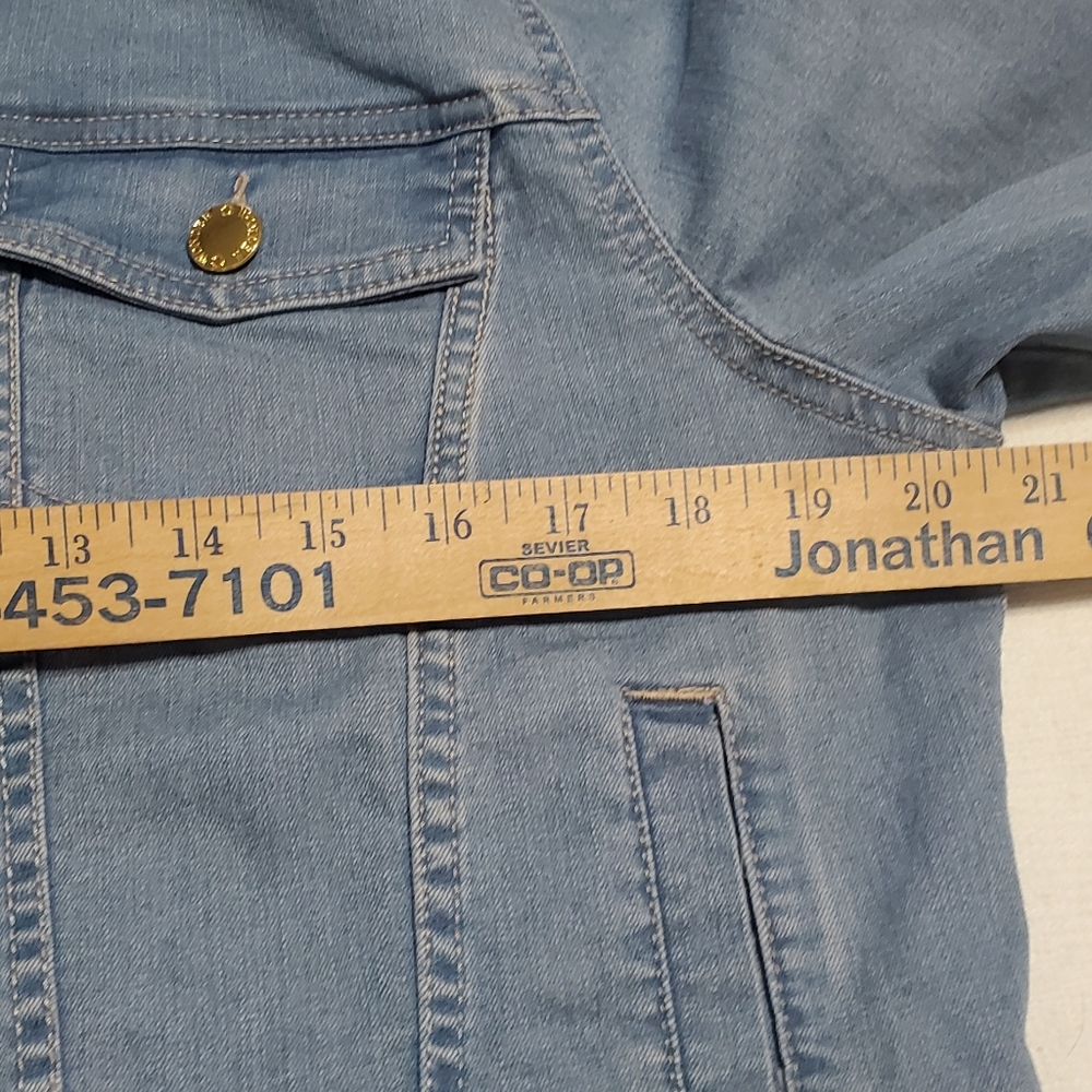 Classic Stylish Blue Denim Crop Jacket. Gold Accent Buttons. Sz L? - Picture 5 of 8